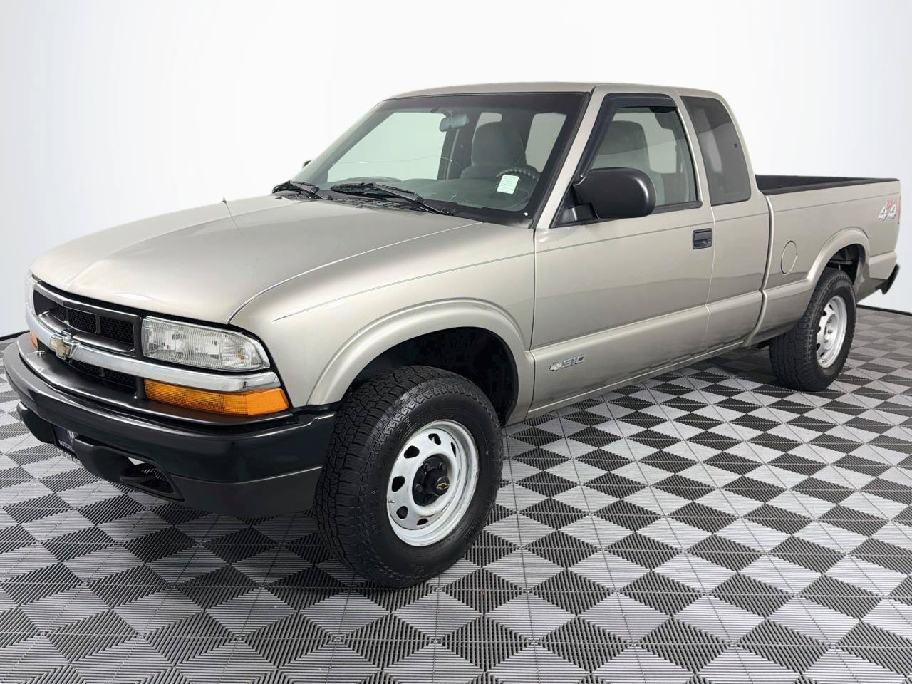 Used 2001 Chevrolet S10 Pickup 4x4 Extended Cab image 6