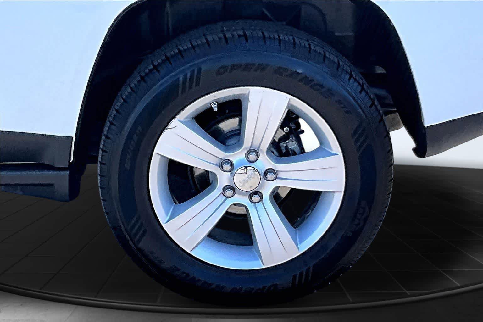 Used 2012 Jeep Compass Sport AWD/4WD image 36