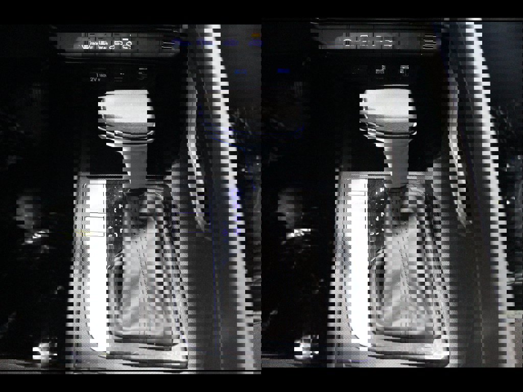 Used 2023 Hyundai Elantra SEL image 30