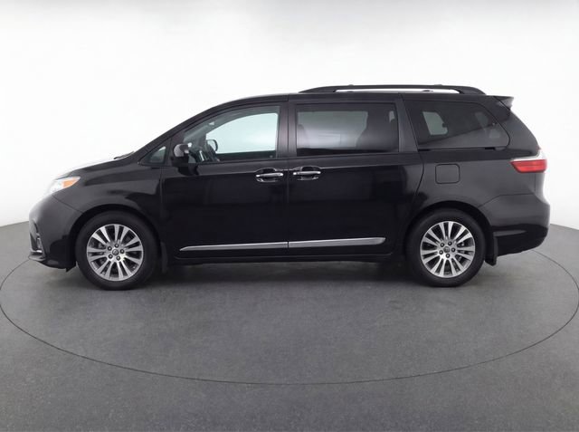 Used 2019 Toyota Sienna XLE w/ XLE Navigation Package FWD image 4
