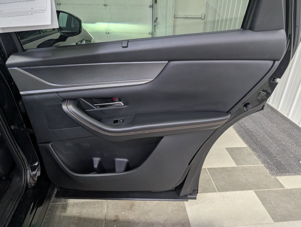 Used 2024 MAZDA CX-90 Plug-In Hybrid w/ Preferred AWD/4WD image 26