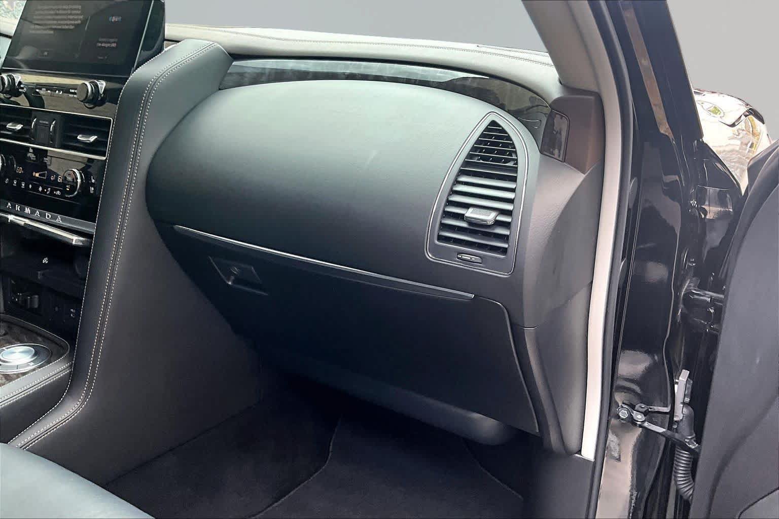 Used 2024 Nissan Armada Platinum w/ Captain's Chairs Package RWD image 19