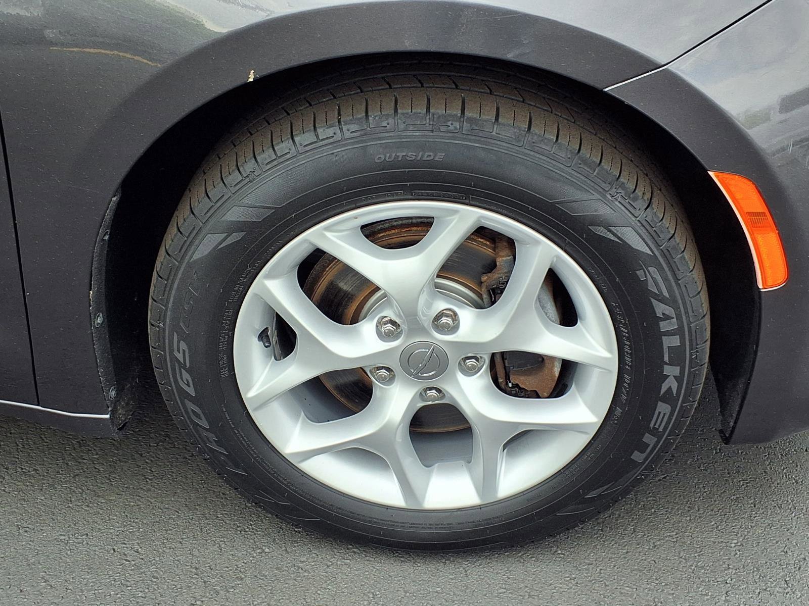 Used 2018 Chrysler Pacifica Touring-L w/ Tire & Wheel Group FWD image 30