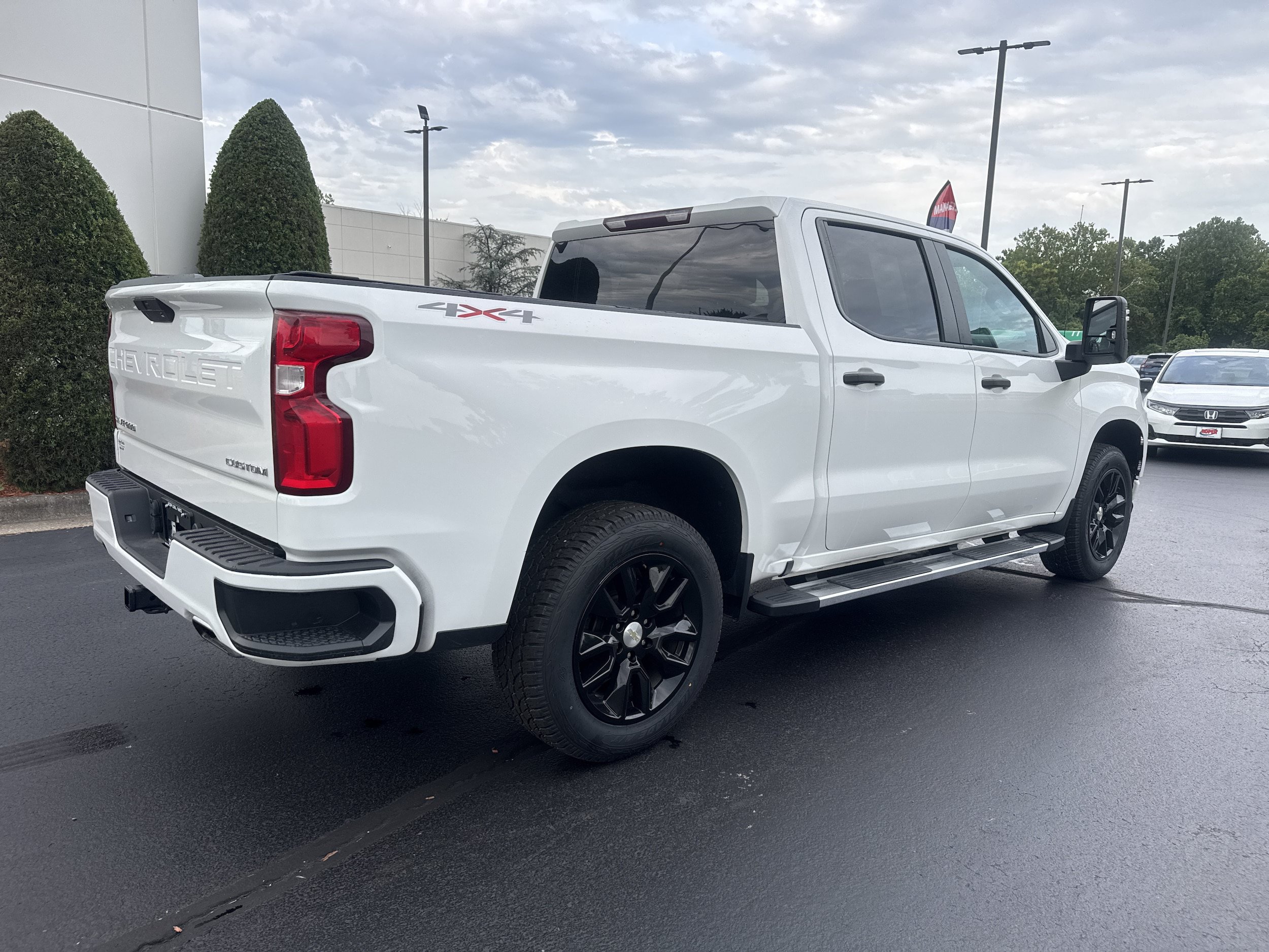 Used 2021 Chevrolet Silverado 1500 Custom w/ Custom Max Trailering Package AWD/4WD image 9