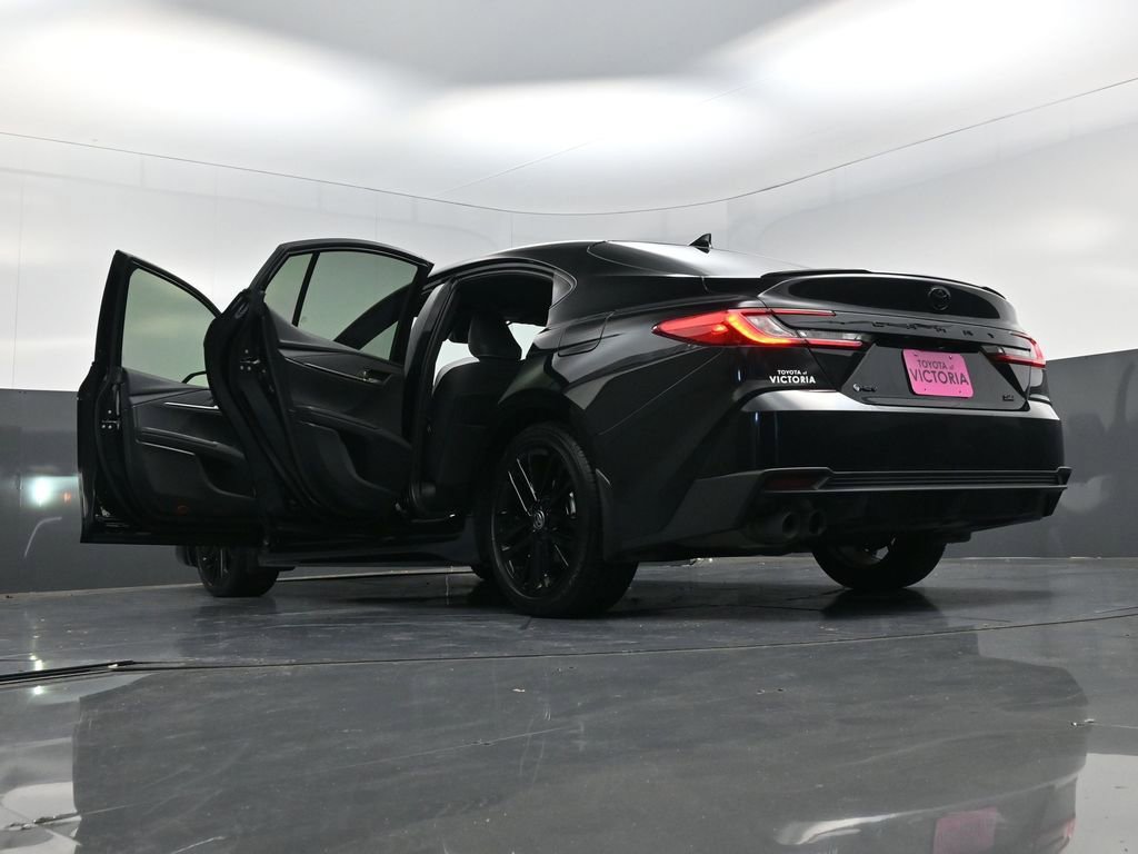 Used 2025 Toyota Camry SE image 27