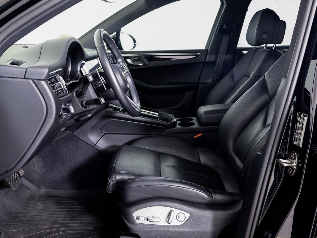 Used 2025 Porsche Macan image 5