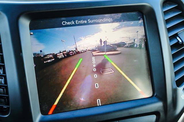 Used 2017 Jeep Cherokee Limited w/ Luxury Group image 23