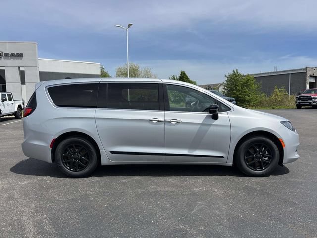 New 2026 Chrysler Voyager LX FWD image 10