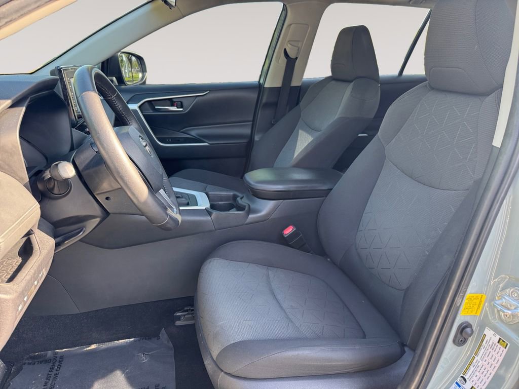 Used 2020 Toyota RAV4 XLE w/ Convenience Package AWD/4WD image 9