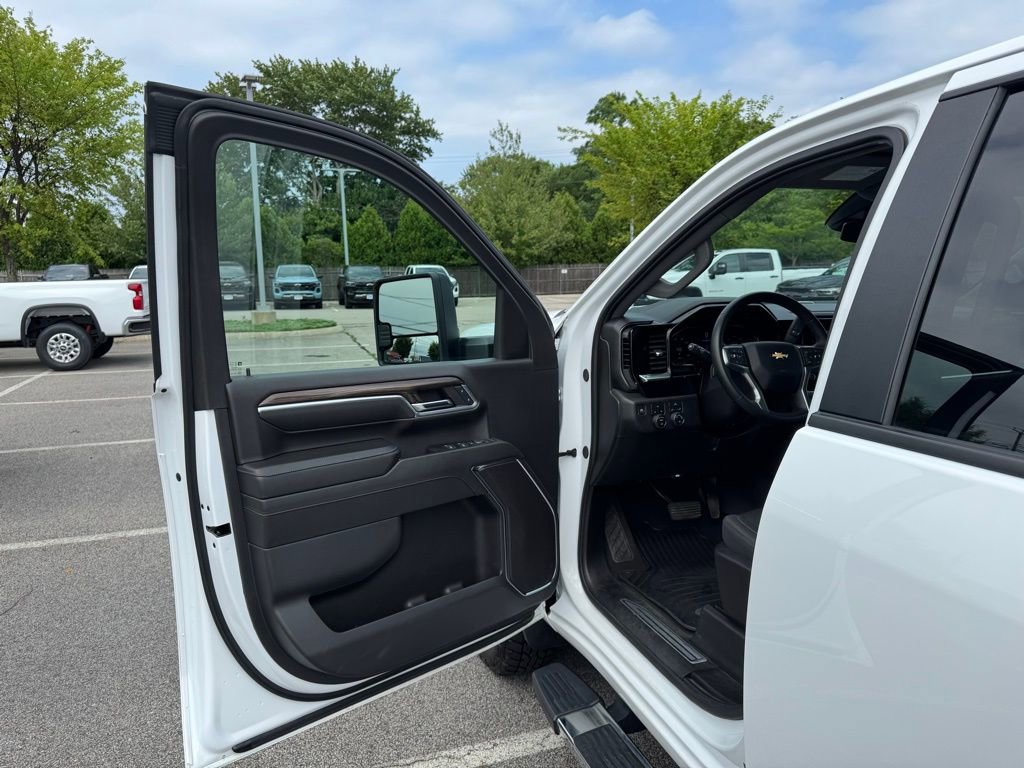 Used 2024 Chevrolet Silverado 2500 LT image 10