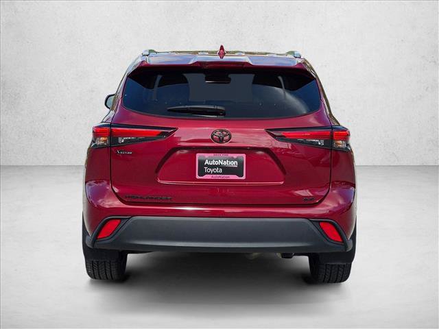 Used 2024 Toyota Highlander XLE FWD image 7