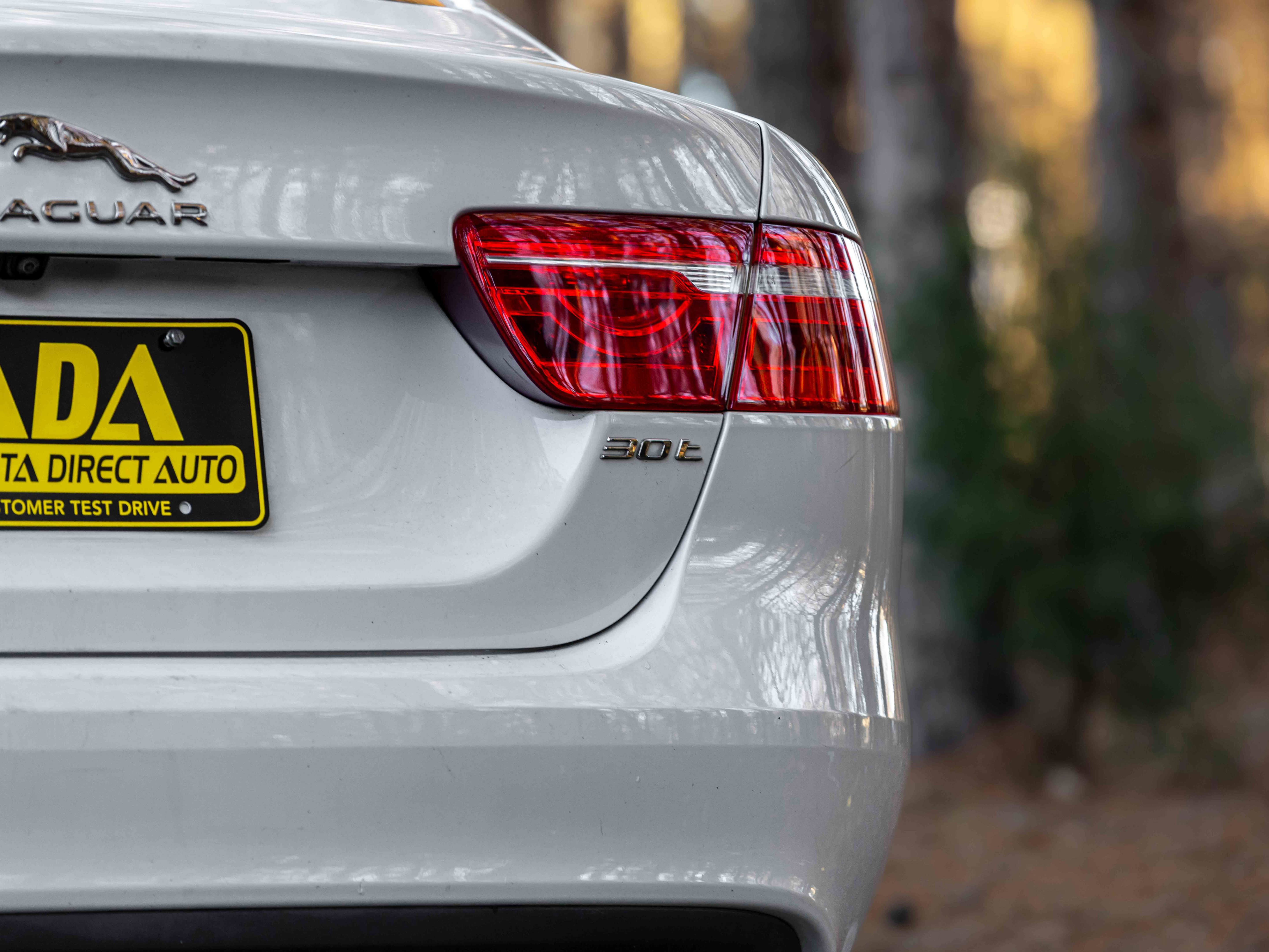 Used 2019 Jaguar XE Premium image 76