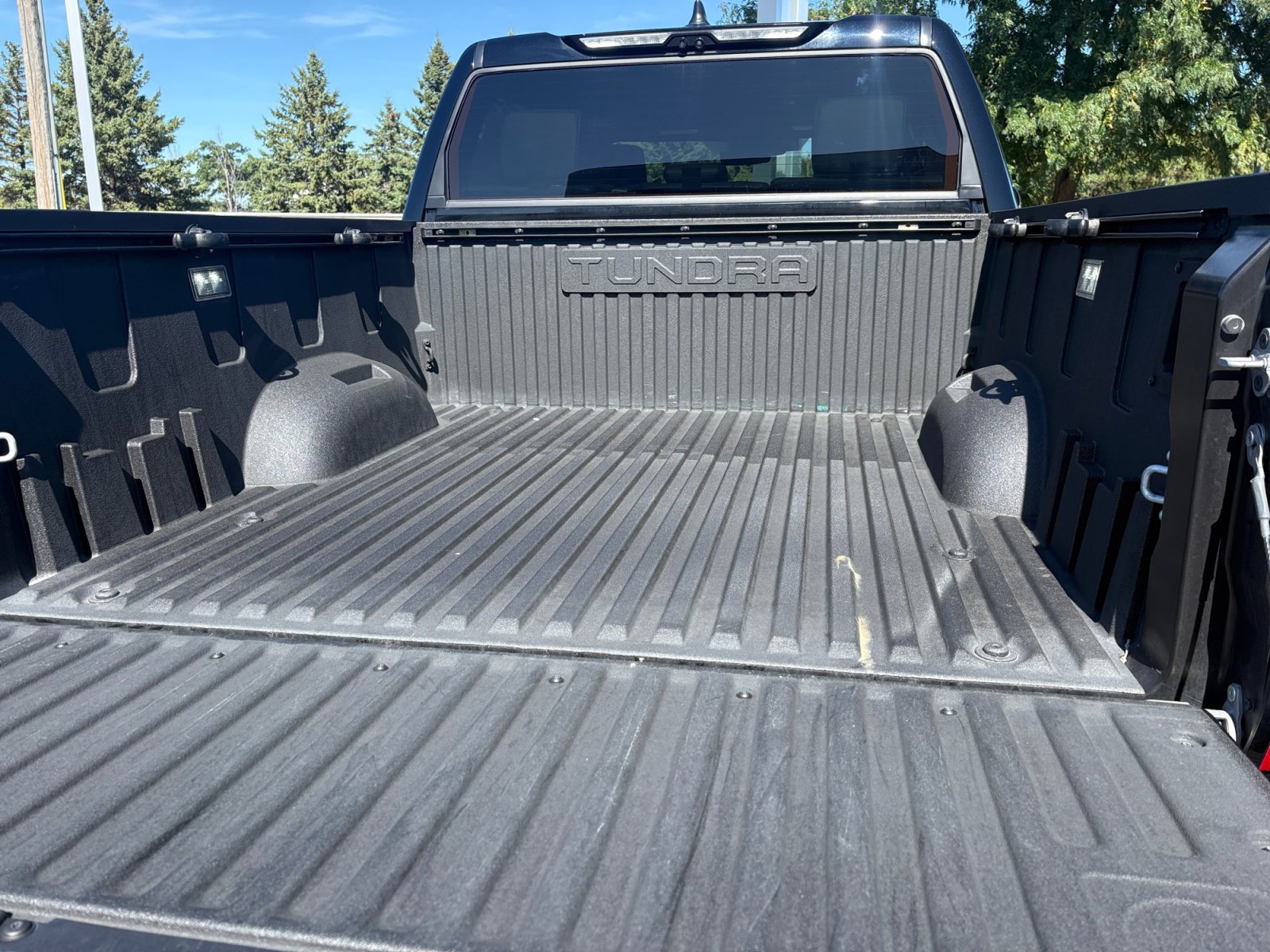 Used 2025 Toyota Tundra Limited AWD/4WD image 5