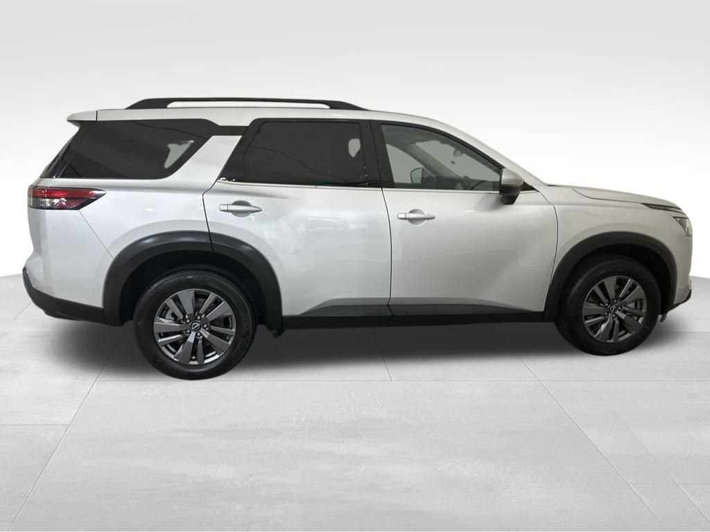 Used 2025 Nissan Pathfinder SV AWD/4WD image 12