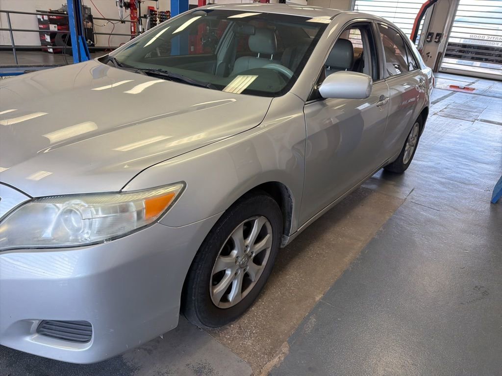 Used 2010 Toyota Camry LE FWD image 5