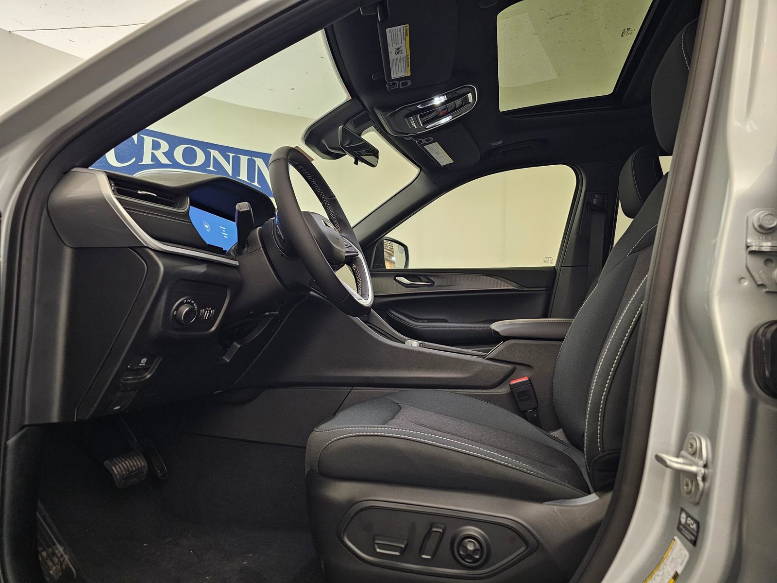 New 2025 Jeep Grand Cherokee L Altitude image 12