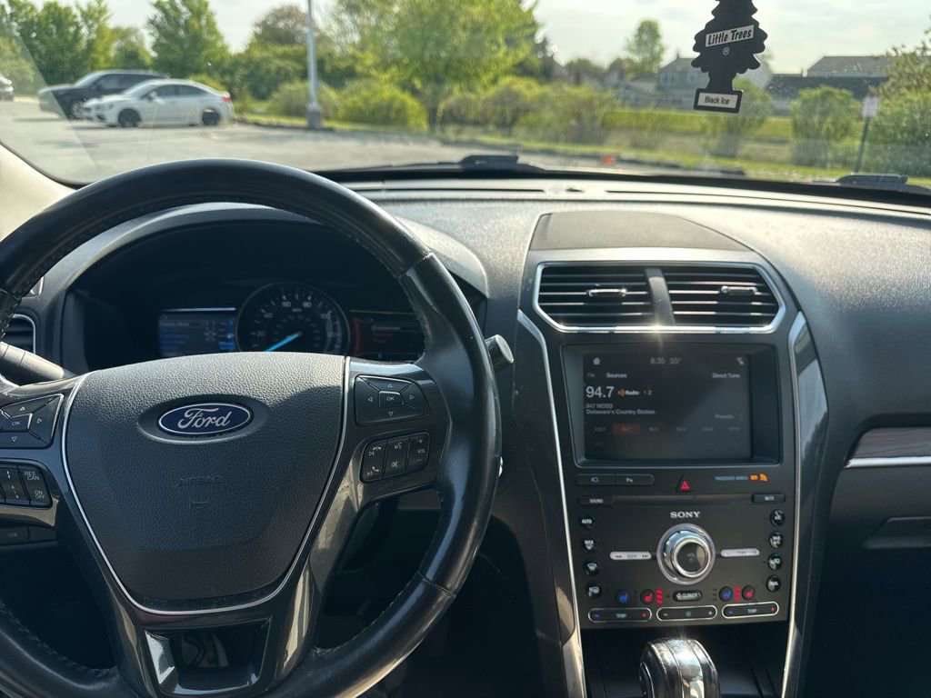 Used 2019 Ford Explorer Limited w/ Limited Luxury Package AWD/4WD image 10