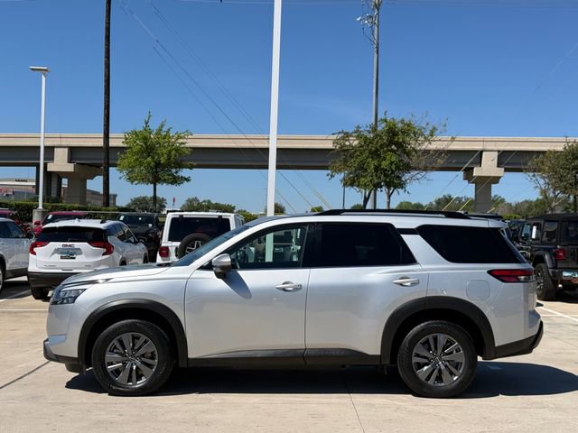 Used 2025 Nissan Pathfinder SV image 8