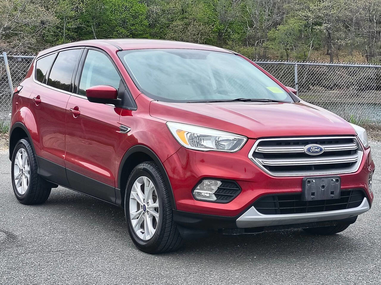 Used 2017 Ford Escape SE w/ SE Cold Weather Package AWD/4WD image 1