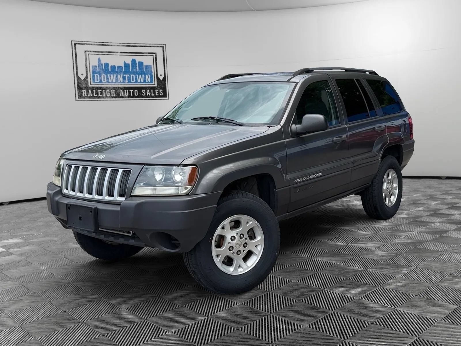 Used 2004 Jeep Grand Cherokee Laredo w/ Convenience Group AWD/4WD image 2