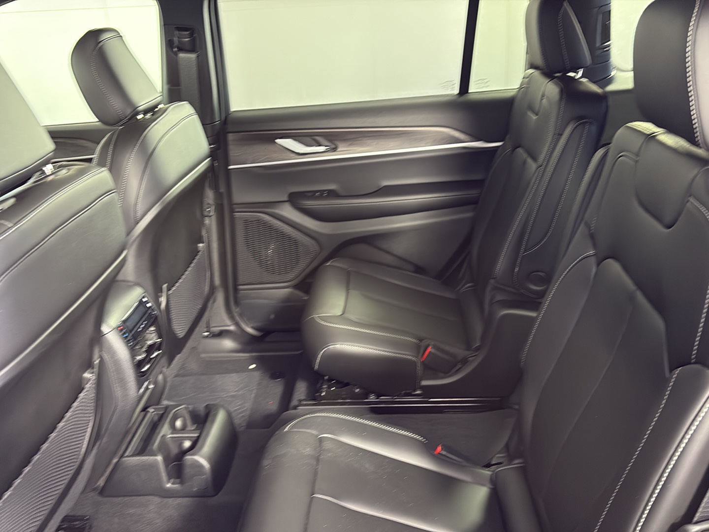 New 2025 Jeep Grand Cherokee L Limited AWD/4WD image 11