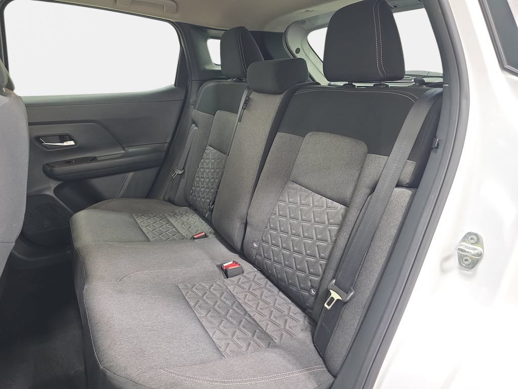 Used 2025 Nissan Kicks SV AWD/4WD image 13