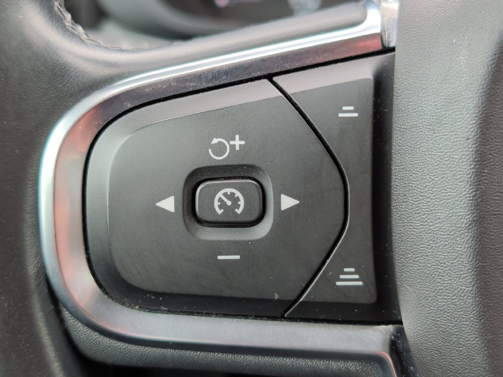 Used 2019 Volvo XC60 T5 Momentum w/ Premium Package AWD/4WD image 12