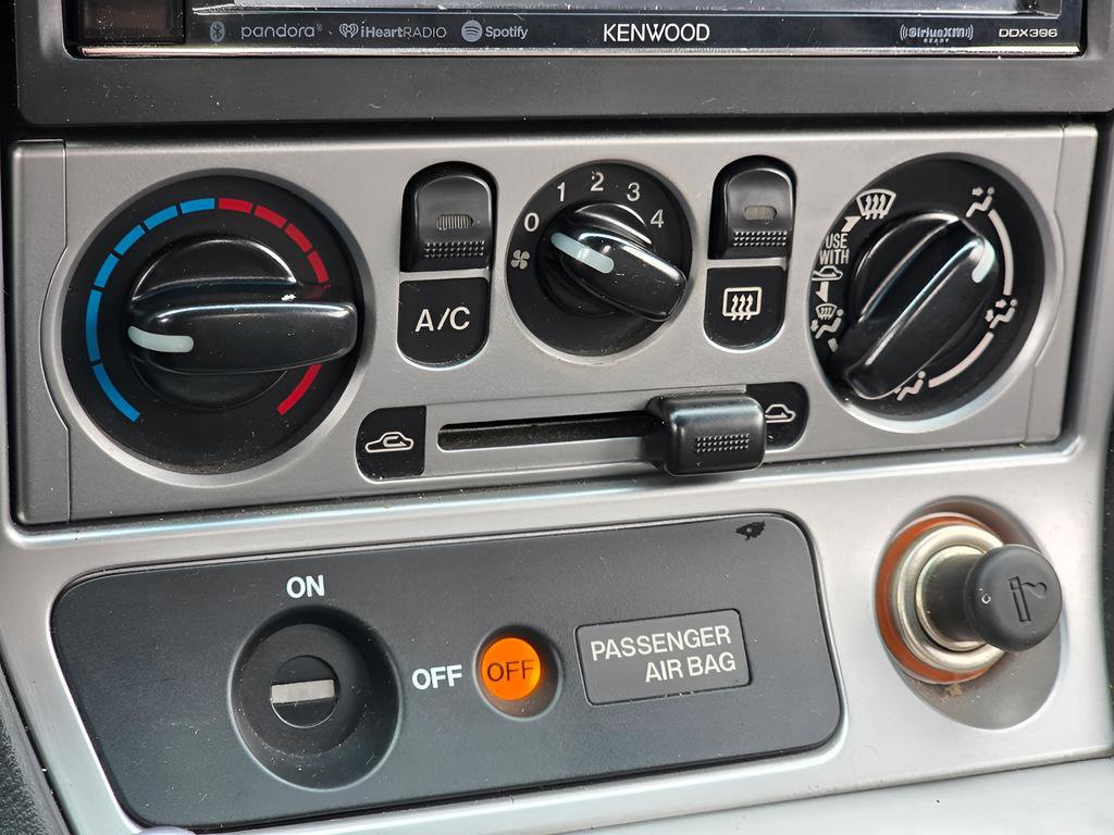 Used 2005 MAZDA MX-5 Miata LS image 30