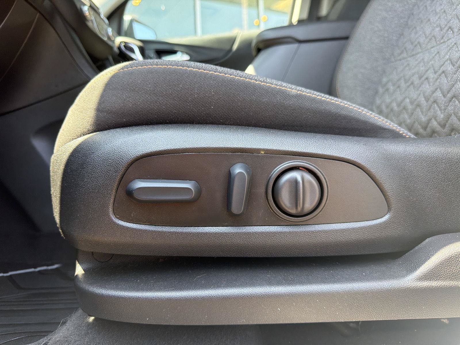 Used 2023 Chevrolet Equinox LT FWD image 15