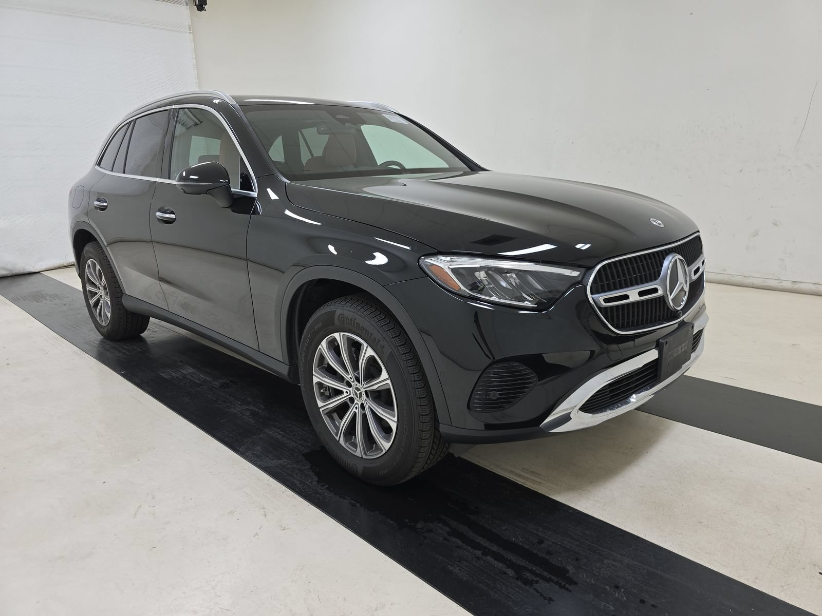 Used 2023 Mercedes-Benz GLC 300 w/ Exclusive Trim Package image 4