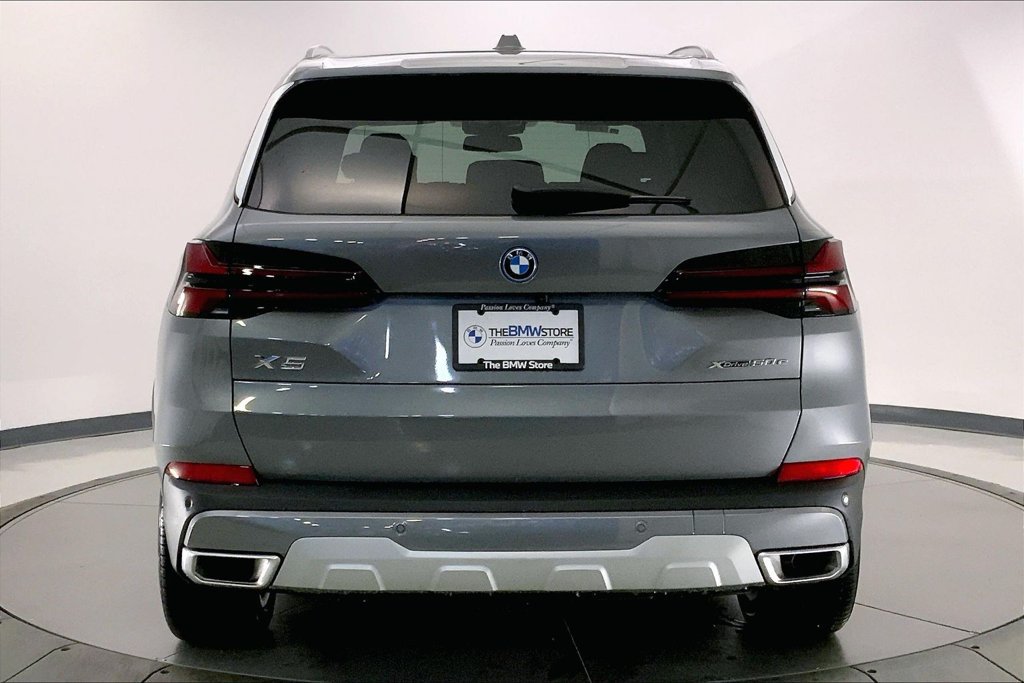 New 2026 BMW X5 xDrive50e w/ Executive Package AWD/4WD image 3