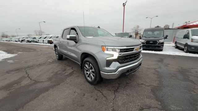 Used 2023 Chevrolet Silverado 1500 LT AWD/4WD image 2