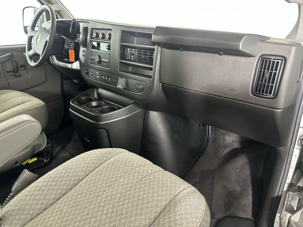 Used 2025 Chevrolet Express 2500 LT w/ LT Preferred Equipment Group RWD image 29