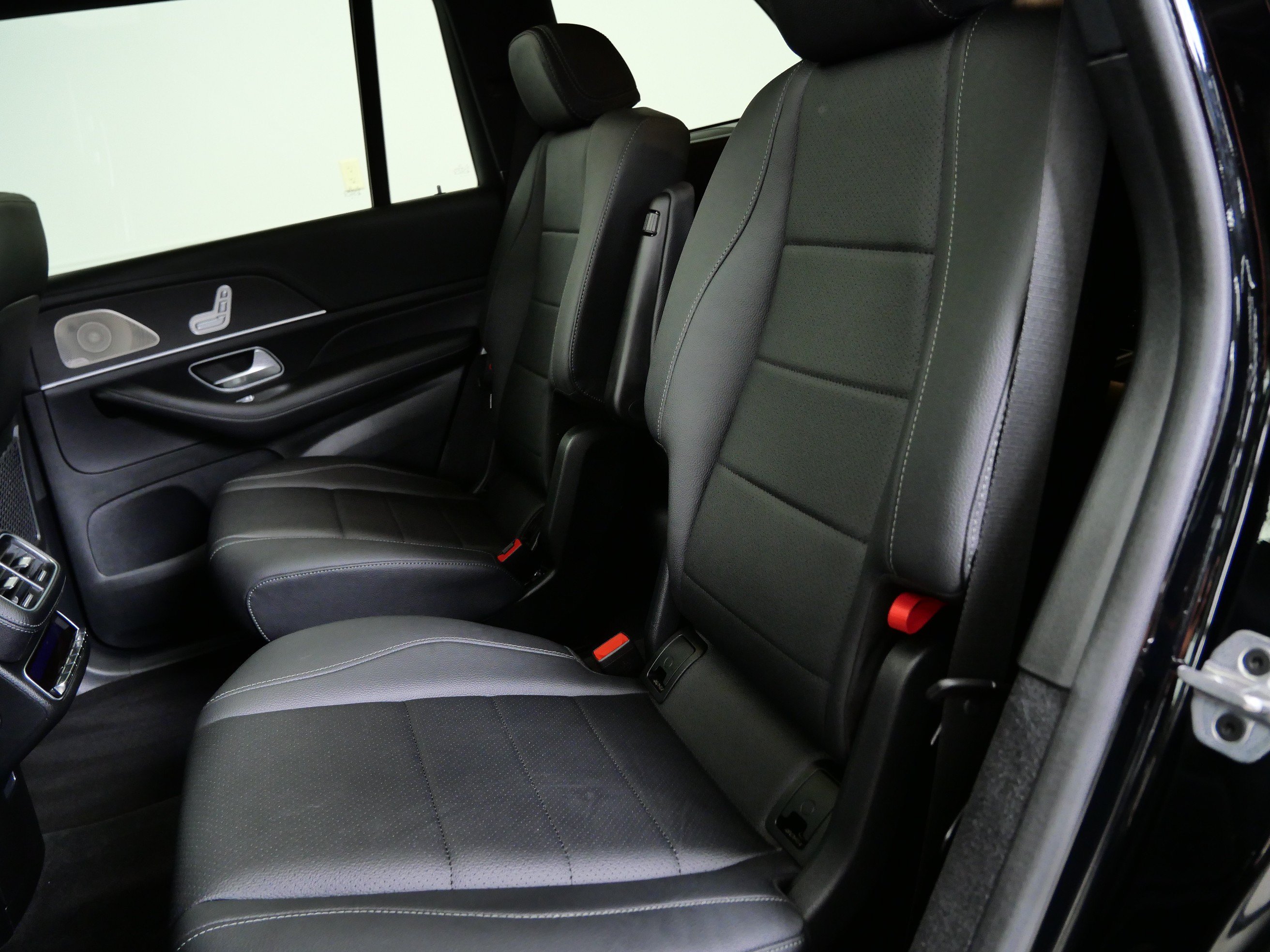 Used 2025 Mercedes-Benz GLS 450 4MATIC image 17