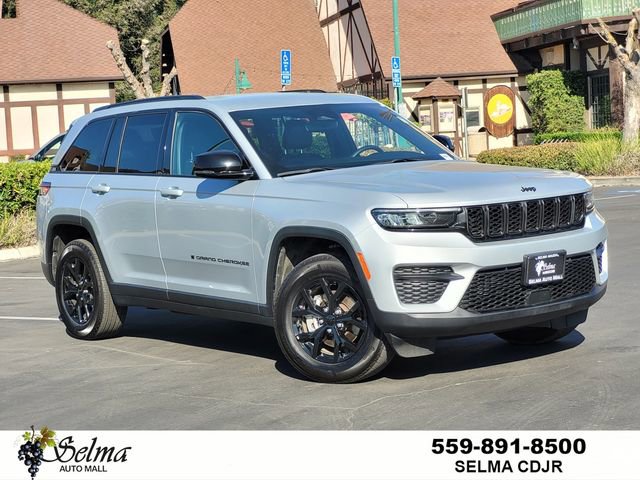 Used 2024 Jeep Grand Cherokee Altitude image 1