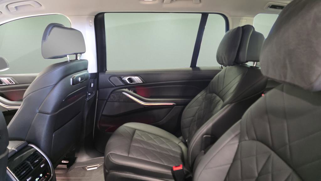 Used 2023 BMW X7 xDrive40i w/ Premium Package image 25