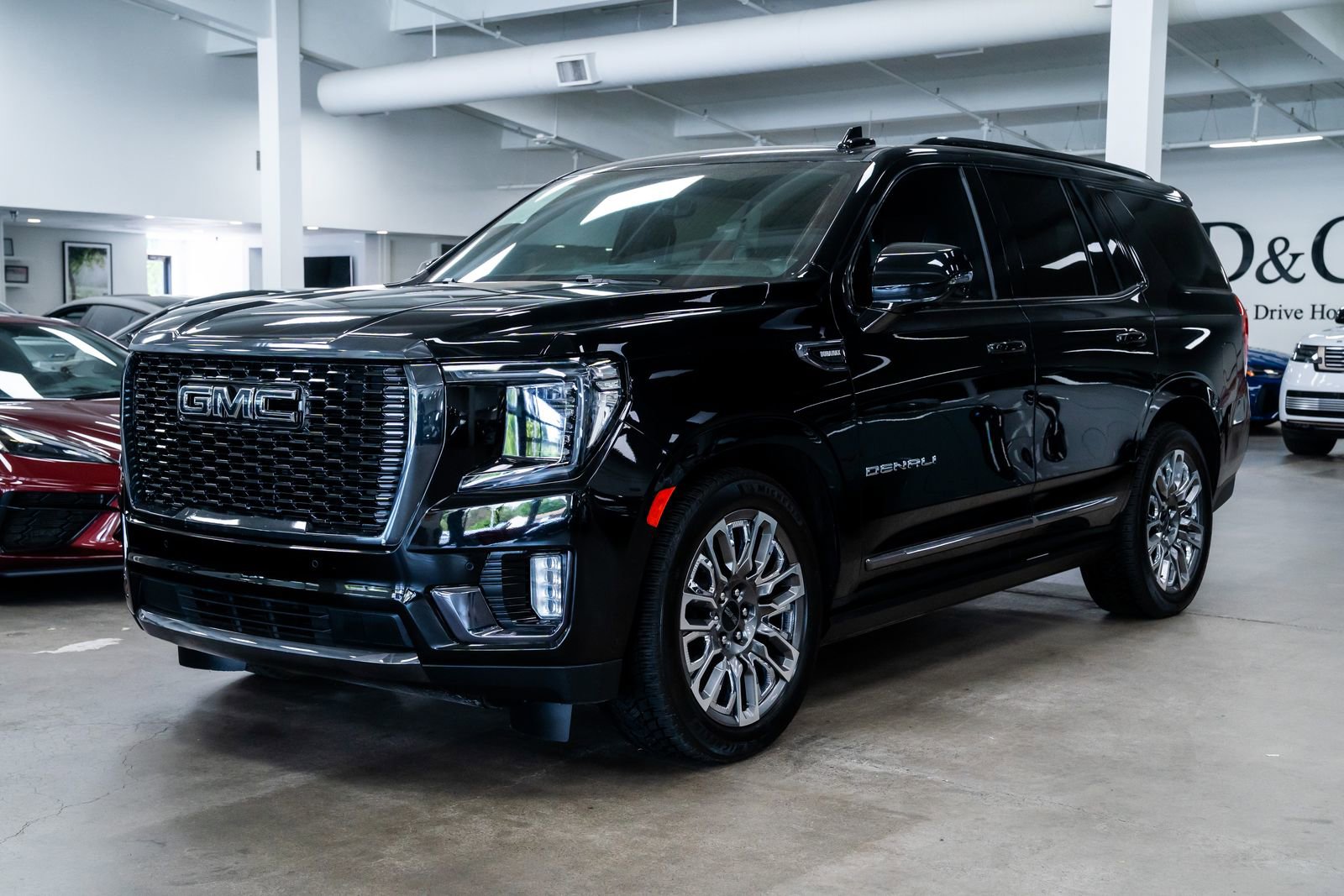 Used 2024 GMC Yukon Denali Ultimate AWD/4WD image 3