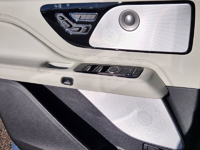 New 2026 Lincoln Aviator Black Label w/ Jet Appearance Package AWD/4WD image 9
