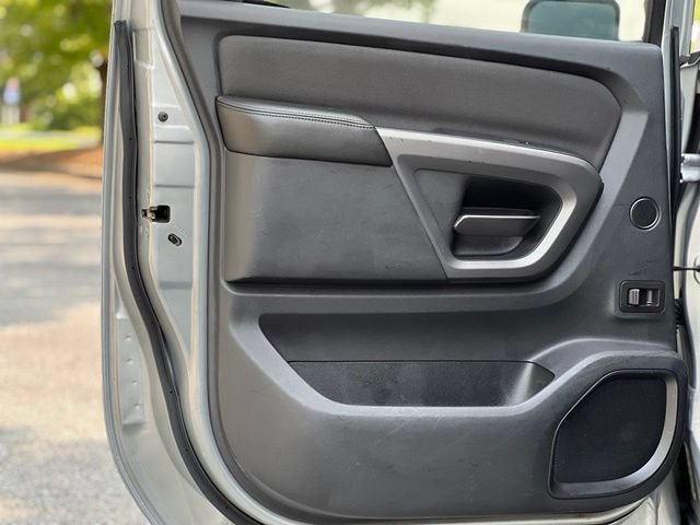 Used 2015 Nissan Titan SV w/ SV Value Truck Package AWD/4WD image 13