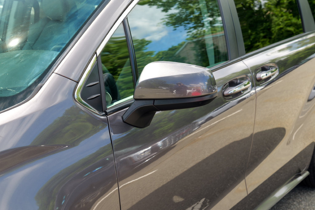 Used 2024 Toyota Sienna XLE w/ XLE Plus Package FWD image 11