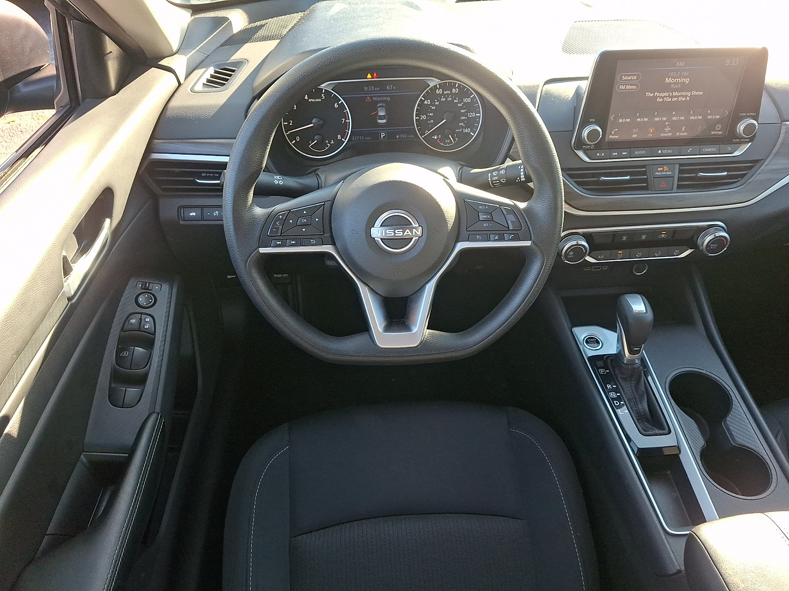 Used 2025 Nissan Altima 2.5 SV FWD image 11