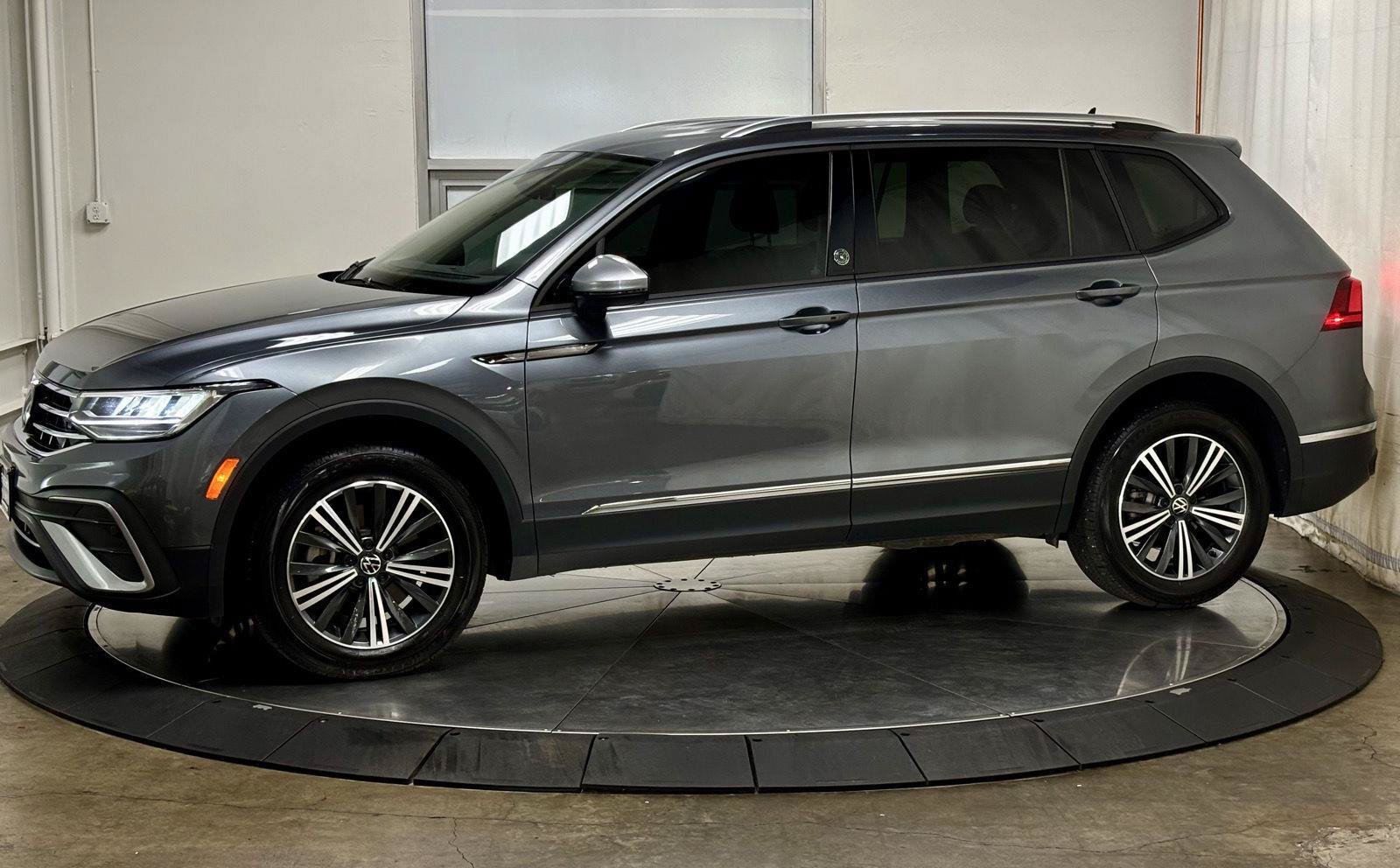Used 2024 Volkswagen Tiguan Wolfsburg Edition AWD/4WD image 3