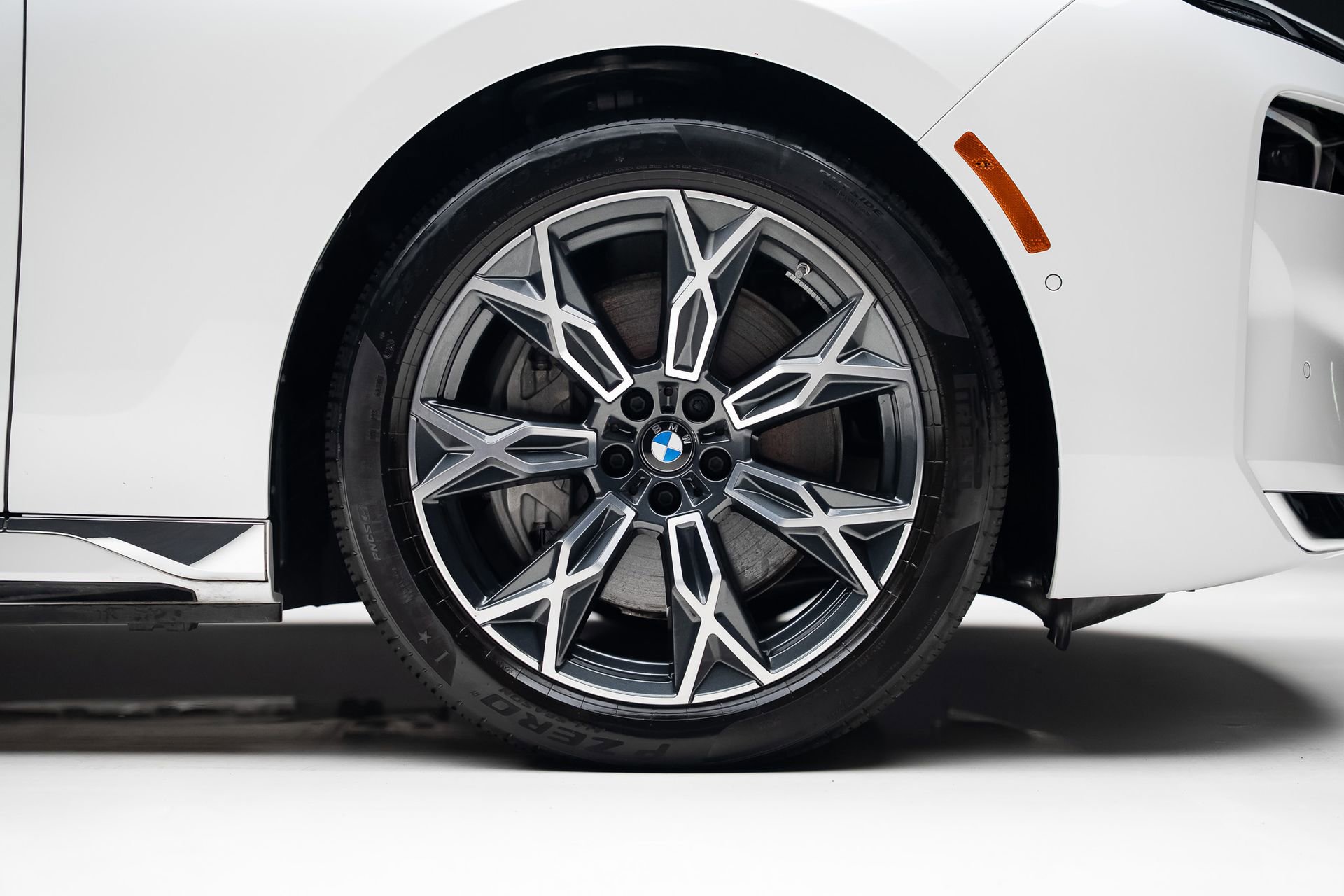 Used 2024 BMW i7 xDrive60 image 39