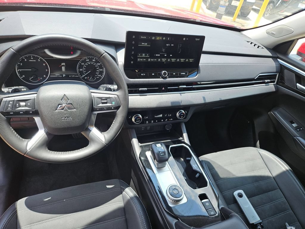 Used 2025 Mitsubishi Outlander SE FWD image 16