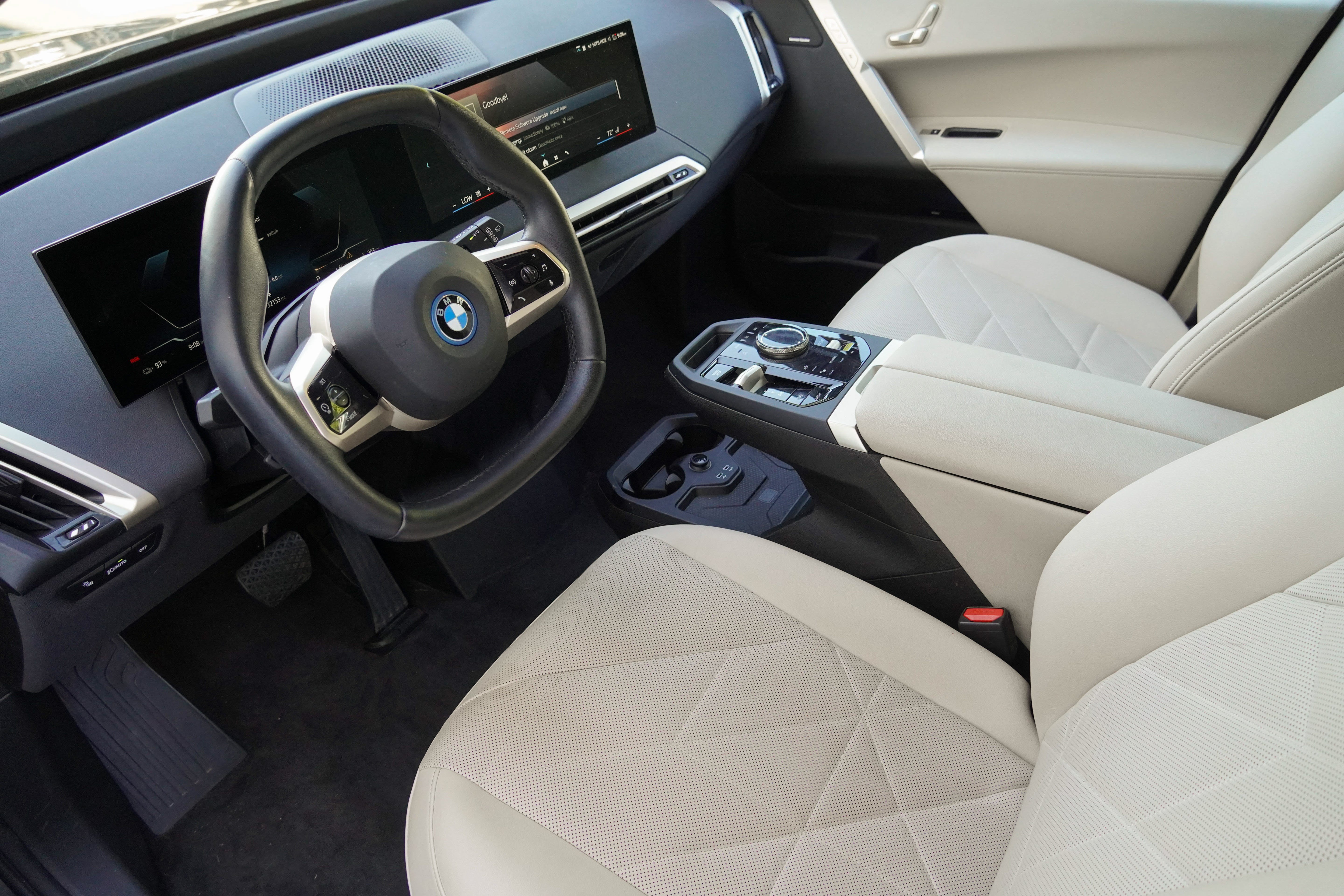 Certified 2024 BMW iX xDrive50 w/ Sport Package AWD/4WD image 6