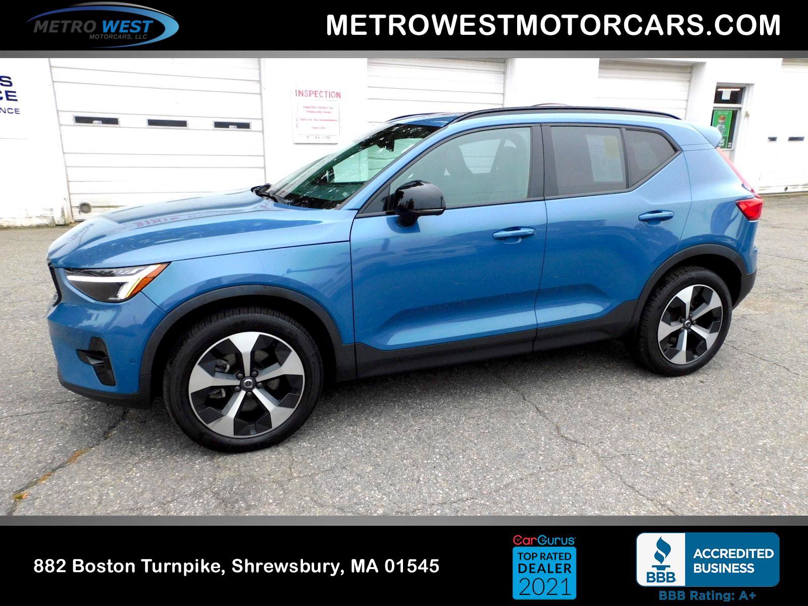 Used 2024 Volvo XC40 B5 Plus AWD/4WD image 1