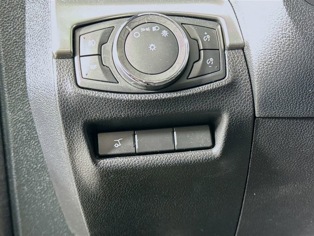Used 2018 Ford Explorer XLT w/ Equipment Group 202A AWD/4WD image 12
