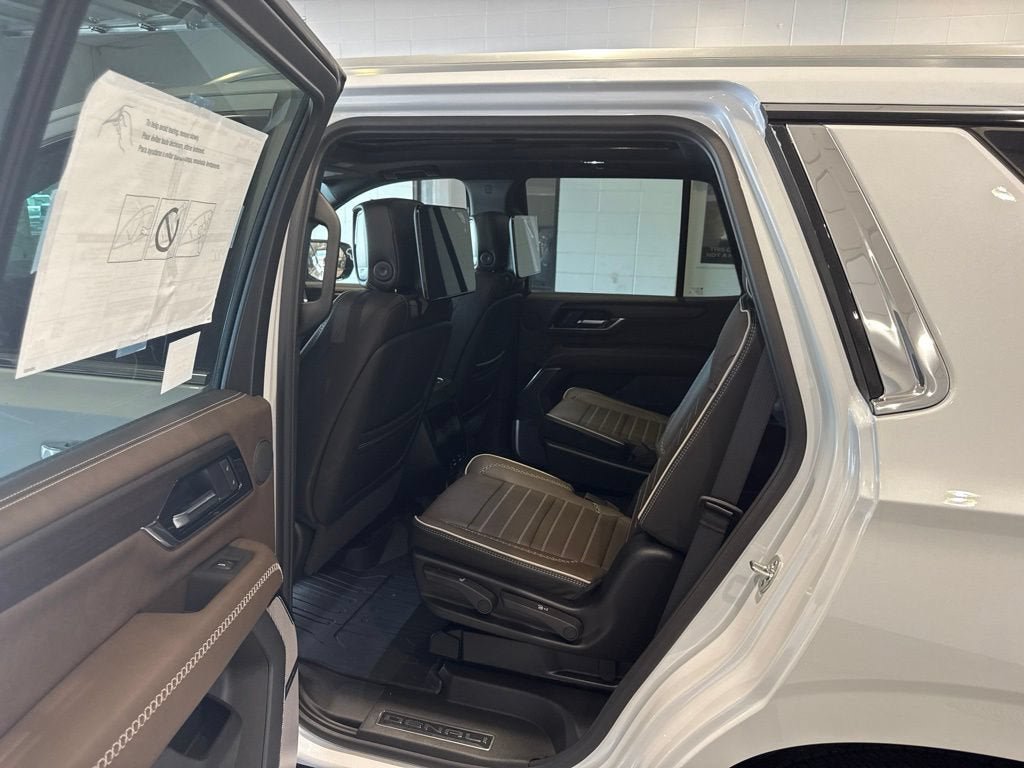 New 2026 GMC Yukon Denali Ultimate w/ LPO, Floor Liner Package AWD/4WD image 21