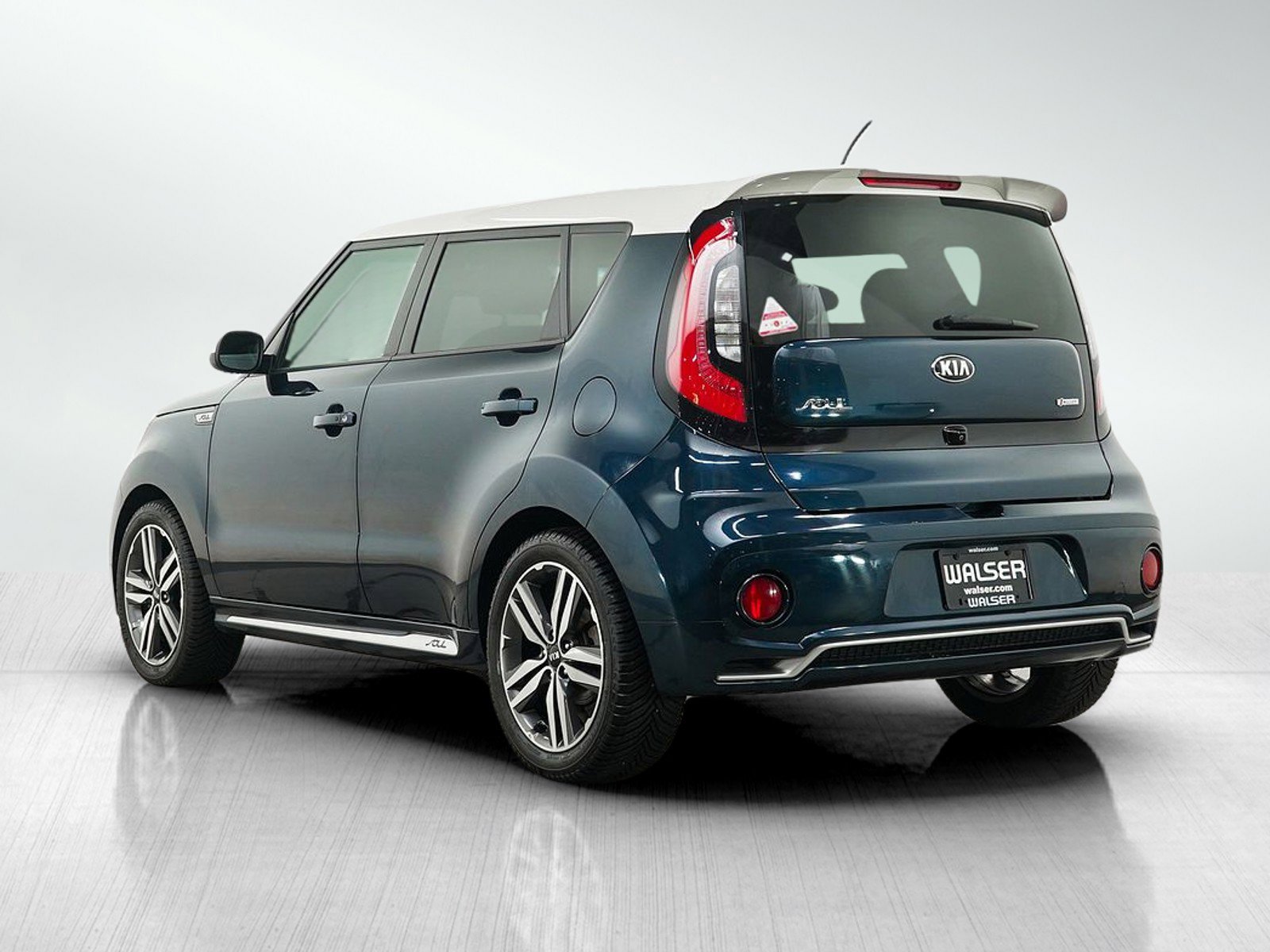 Used 2018 Kia Soul + FWD image 3