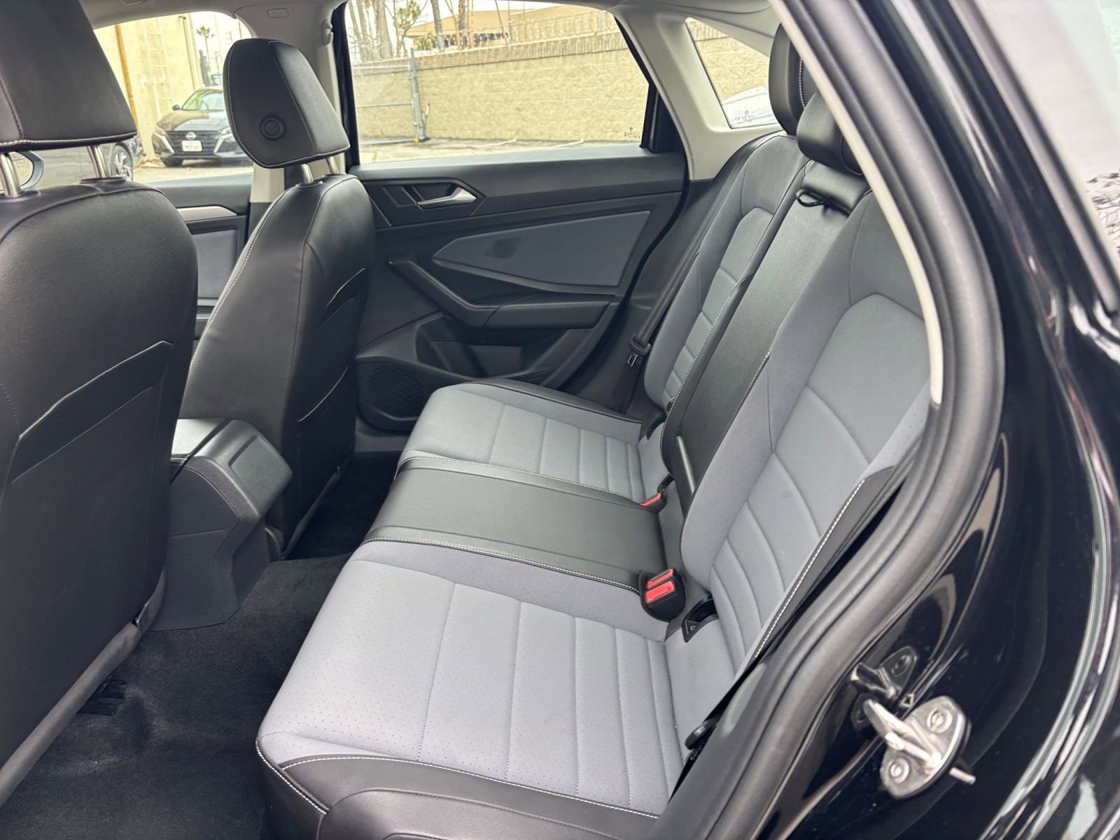 Used 2025 Volkswagen Jetta SE image 25